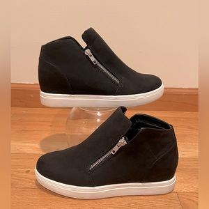 🆕Cushionaire woman black seude sneakers